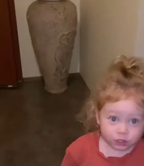 Daughter has heartwarming reaction to dad coming home after 3 months working away. After this moment, dad never left home for work again