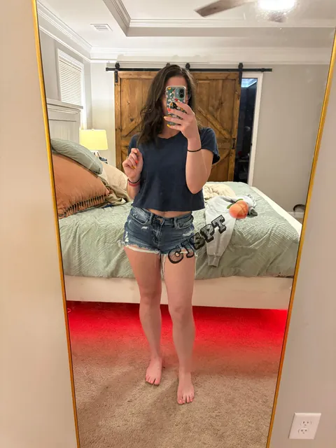 Teacher, mom of 3, and wanting you to swipe to the last picture