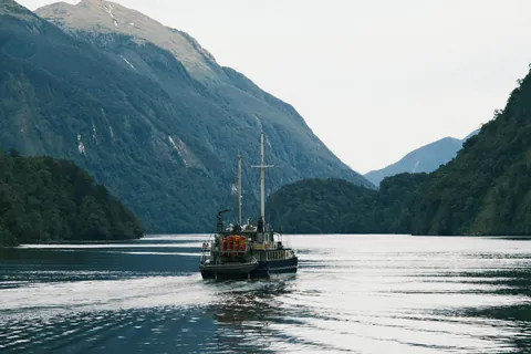 Traveling through New Zealand: Milford and Doubtful Sound
