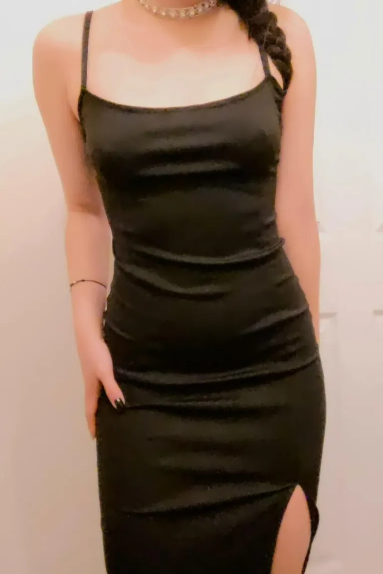 sometimes a full-length dress can be even sluttier than one with a miniskirt 🖤