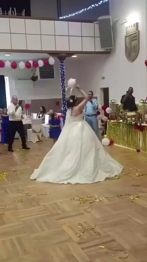 Magical bouquet toss
