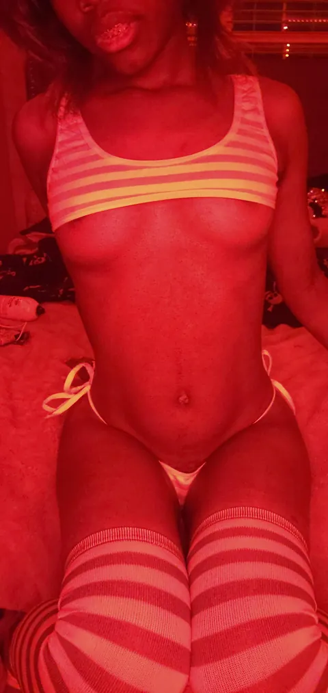 4'9 and 98Ib. Is that fun sized enough?