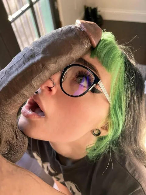 Completely safe! No nude girls in here, I promise 🤭