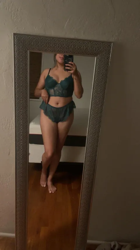 [M27/F28] [MF4F/MF] [Burbank] couple still looking to explore!