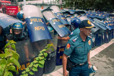 Some of the photos na napitik ko during Yung Lonita Rally and Ayala Bridge Riot (oc)