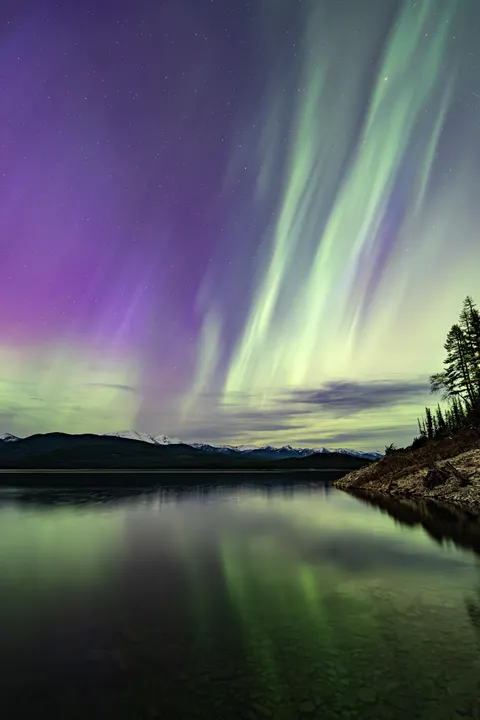 Northern Lights over NW Montana, USA [OC] [3883x5823]