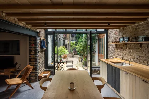 Modern kitchen space addition to a mews house that occupies part of a former paint factory in Bermondsey, Southwark, London, UK [1600x1067]