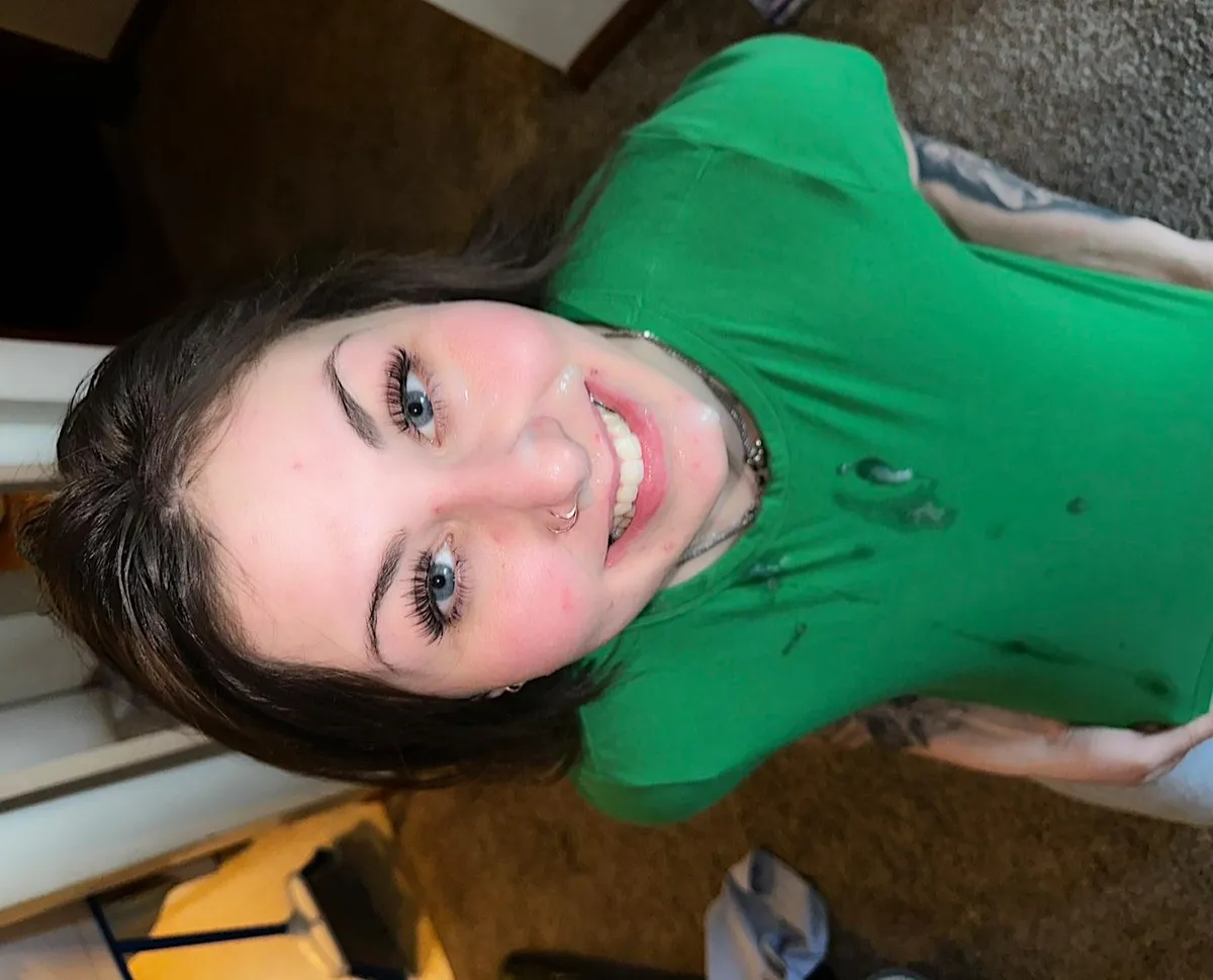 What do you call a girl that offers a throat fuck on the 1st date 💦