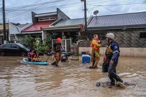 Look: Aftermath of Typhoon Tino in Cebu pics from Sunstar Cebu
