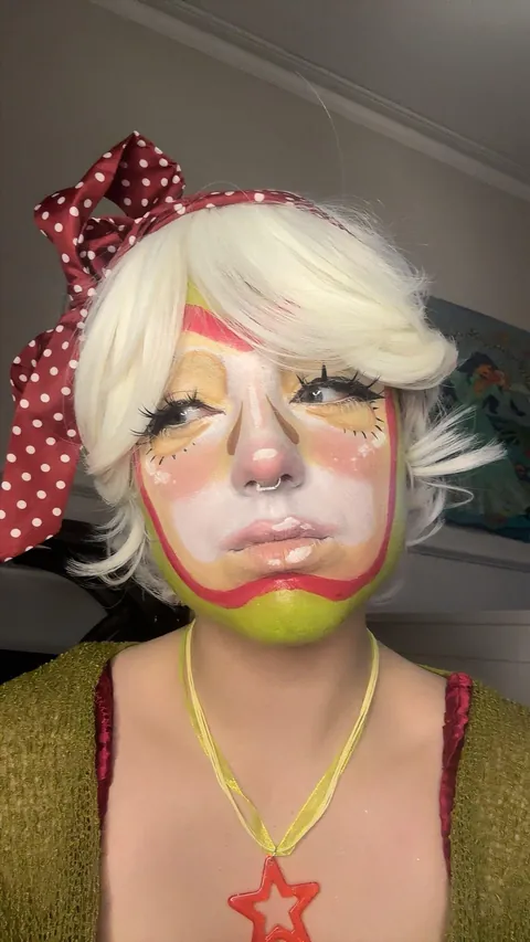 Apple makeup ! 💚🐞🍏