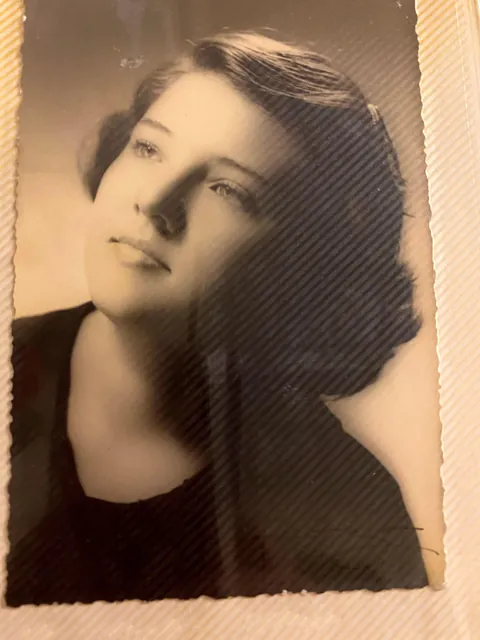 My adoptive mother in 1940s–50s Camagüey, Cuba — timeless beauty and grace 🌹🇨🇺