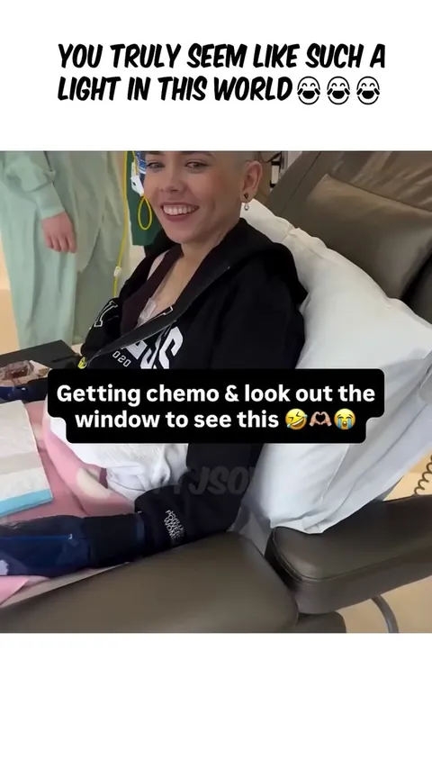 Australian mother battling breast cancer receives a surprise visit from friends