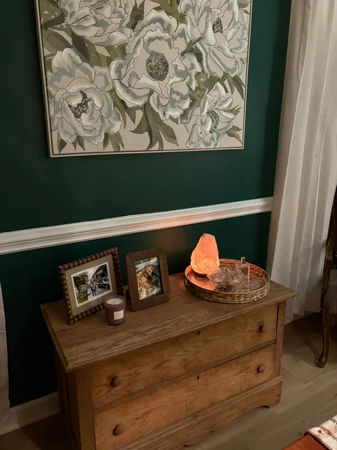 Our home ❤️ where cozy is the motto. 80% thrifted