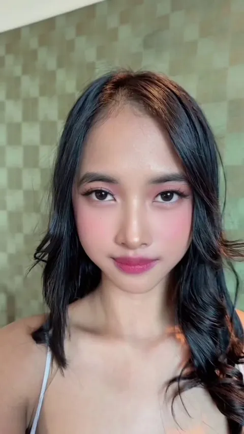 Big Thai titties [reveal]