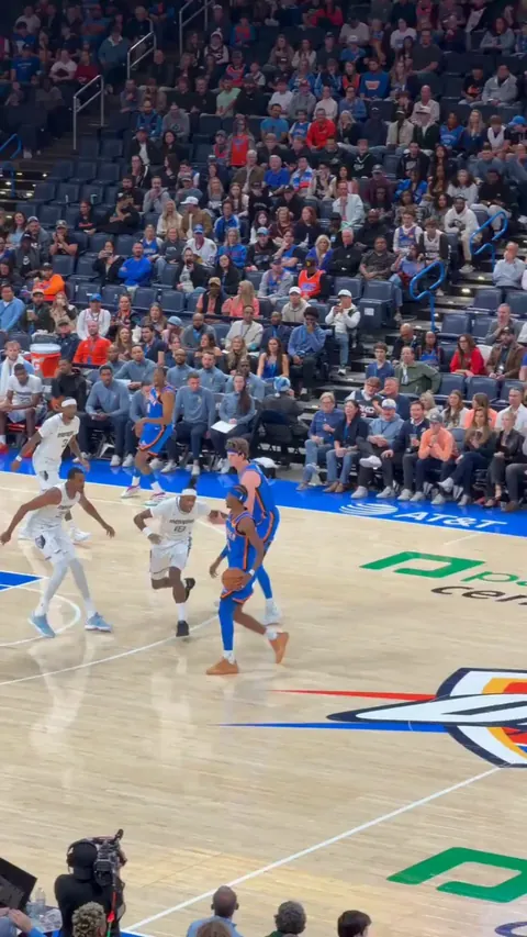 [All-Access] Shai Gilgeous-Alexander shows off the footwork and goes off the backboard to himself as he passes it in midair to Branden Carlson for the 3-pointer.