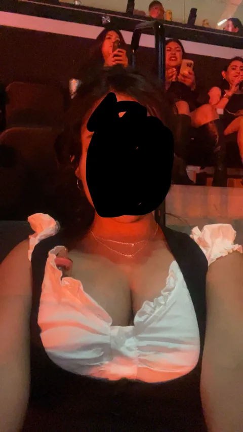 [24m/22f] [MF4MMM] [LA] hi!! Looking to set up a possible gangbang for my baddie gf! Attractive hung males only!!