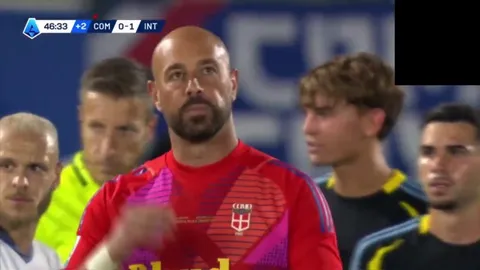 Pepe Reina gets a standing ovation as he gets sent off in the final game of his career