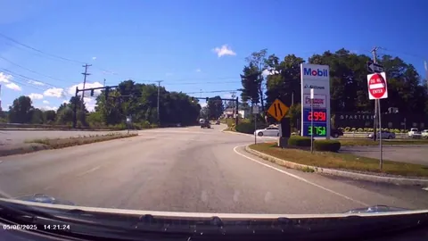 [OC] Tesla jumps zipper merge to save... 10 seconds