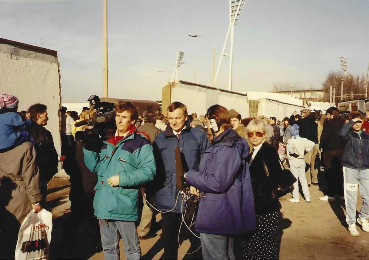 Unseen photos from inside East Berlin the day the Berlin Wall fell