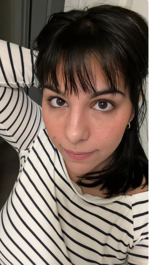 32F never married, no kids. Am I hot?