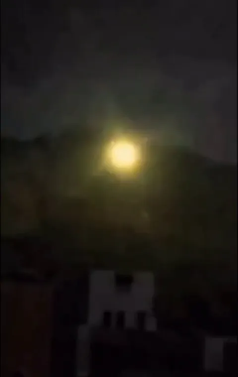 INSANE FOOTAGE OF AN AMERICAN AH-64 APACHE HELICOPTER LAUNCHING A STRAFE IN NORTHERN VENEZUELA!