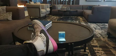 Have flown over 3000 miles to suprise my girlfriend on her birthday. Wish me luck gang!