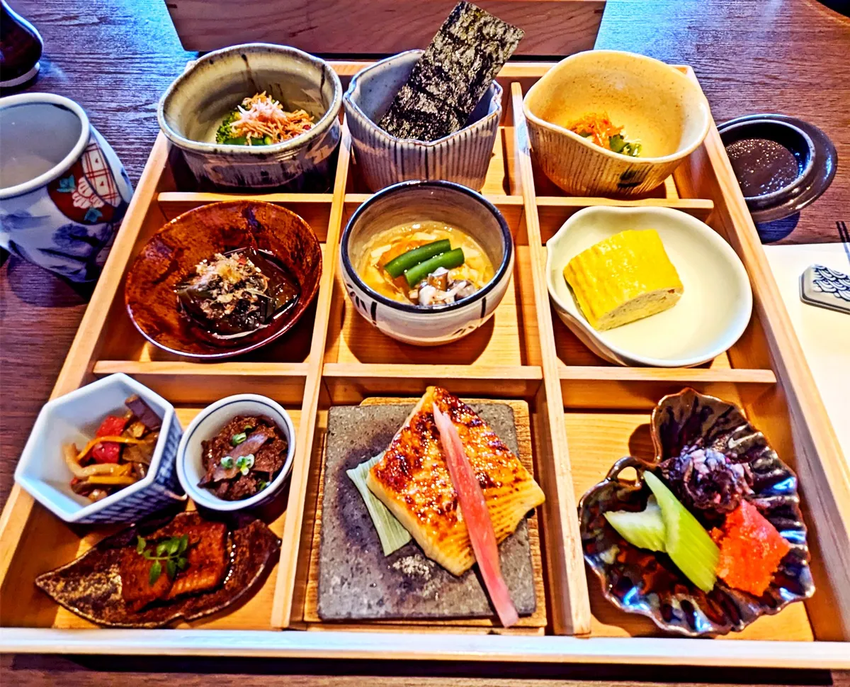 [I Ate] Fish and Breakfast in Japan