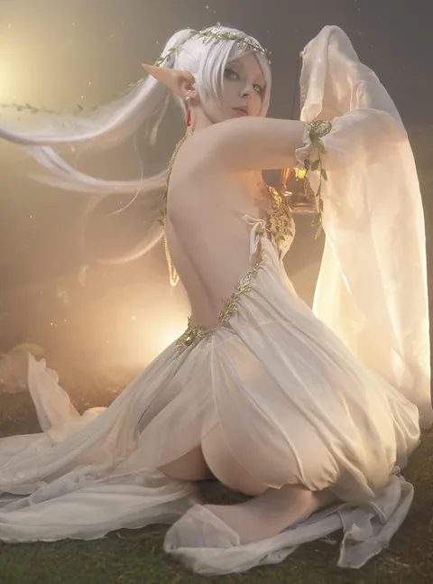 Frieren cosplay by Vinnegal
