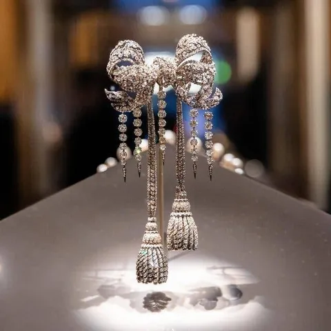 $102M in jewels stolen from Louvre museum