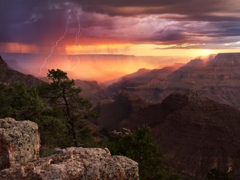 Lightning strikes the Grand Canyon at sunset [OC] [1600x1200]