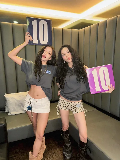 TWICE - Jihyo (feat Chaeyoung and Jeongyeon)