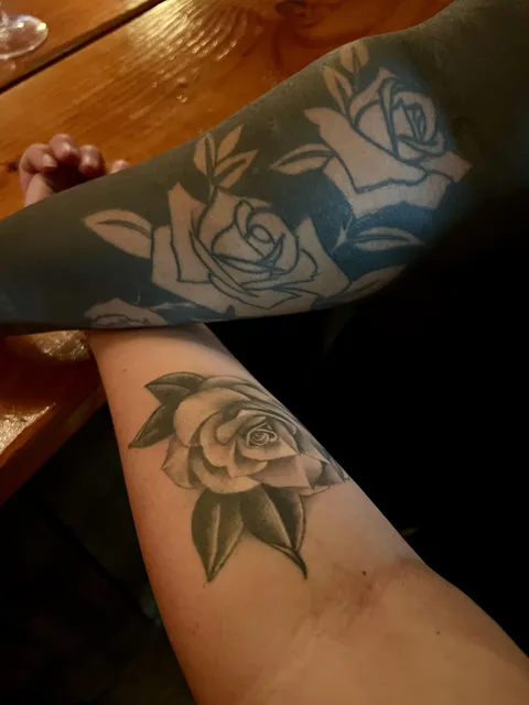My girlfriend met a person at the bar with the inverse of her tattoo