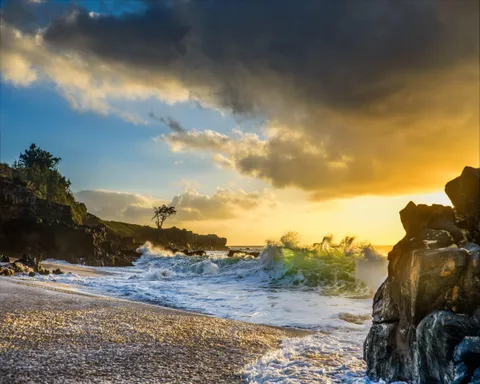 People said to stop with the Utah pictures, so here is Waimea Bay, Hawaii [OC] 4472X3578