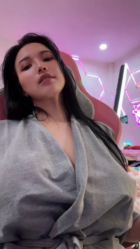 My very big very soft tiddy