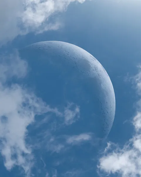 I have captured this waxing crescent Moon during daylight few days ago [OC]