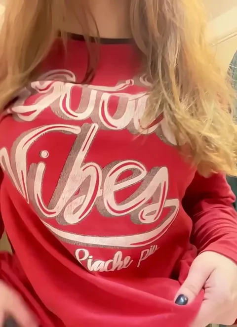 (Reveal)ing what's hiding under my sweatshirt in class