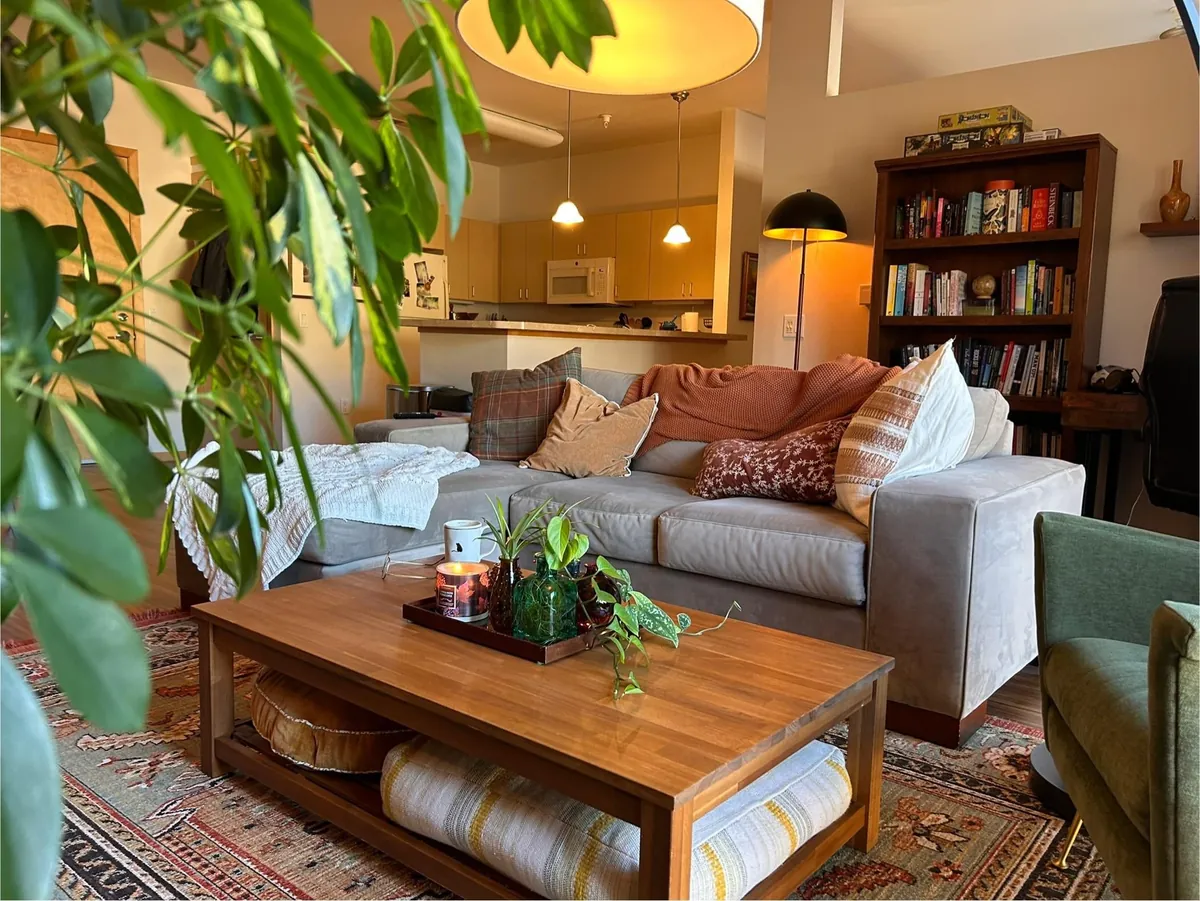 My lived-in apartment on an autumn morning + color palette inspo 🍁