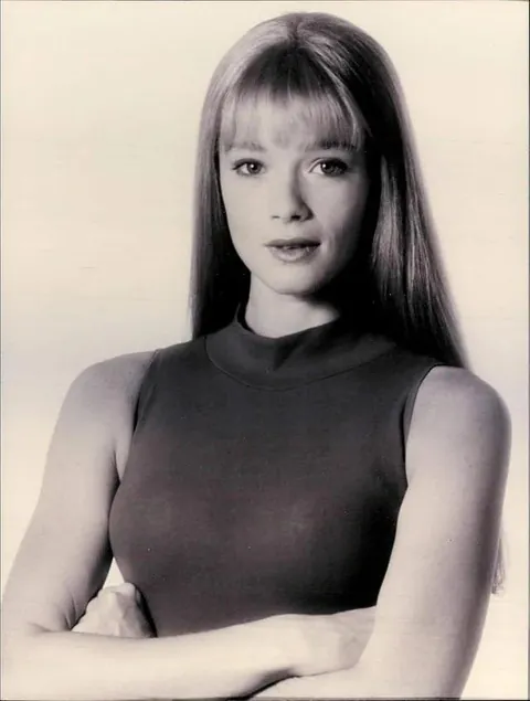 Actress Lauren Holly in the 1980s. Also, I was in love with Mary Samsonite when ‘Dumb and Dumber’ came out!