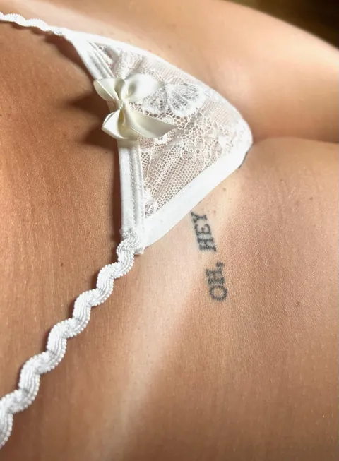 23 ✨ …unschuldiges weiß 🤍 dafür mit meinem pinken Freund 🩷 im Homeoffice 👩🏼‍💻 (f)