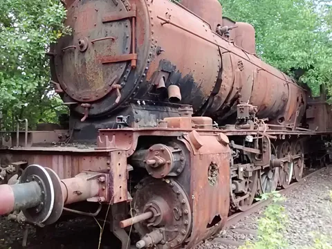Decommissioned Locomotive [OC] [1280 x 960]