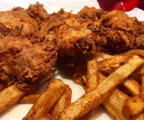 [Homemade] Buttermilk fried chicken and thinly sliced fries.