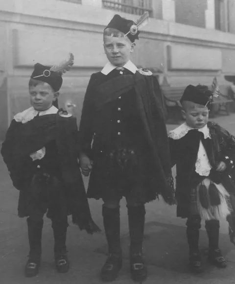 Immigrants arriving in the US through Ellis Island from 1906 to 1914 captured by photographer Augustus Frederick Sherman