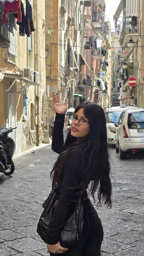 Roast me for real, I could not care less (F21)