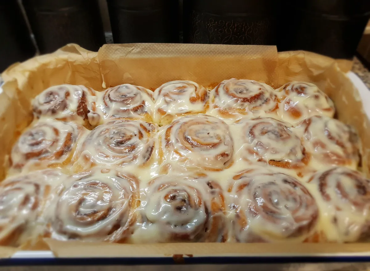 [Homemade] Cinnamon rolls with cream cheese icing.