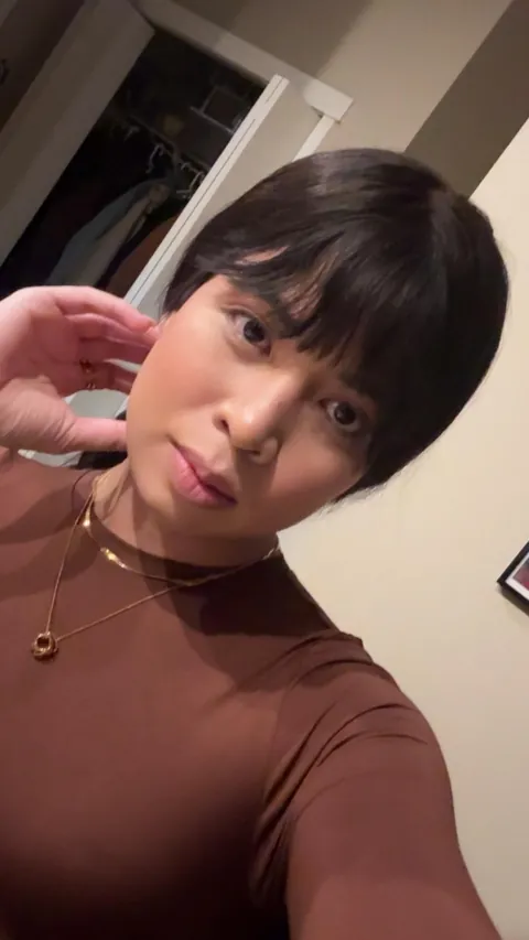 Been 4 months of transitioning (MtF)..This Holiday Season I finally decided to experiment with make up.. How did I do?