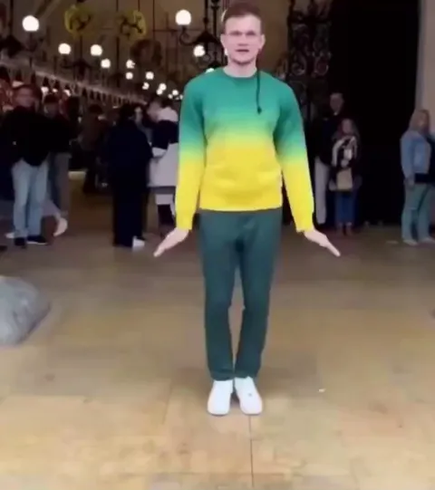 This man recreating the SpongeBob dance