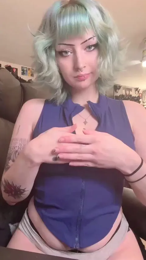 Your busty goth slut <3