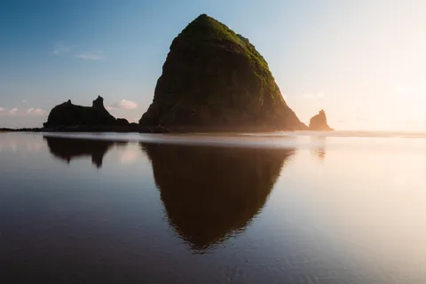 Haystack Rock at Cannon Beach, OR [OC][5567×3711]