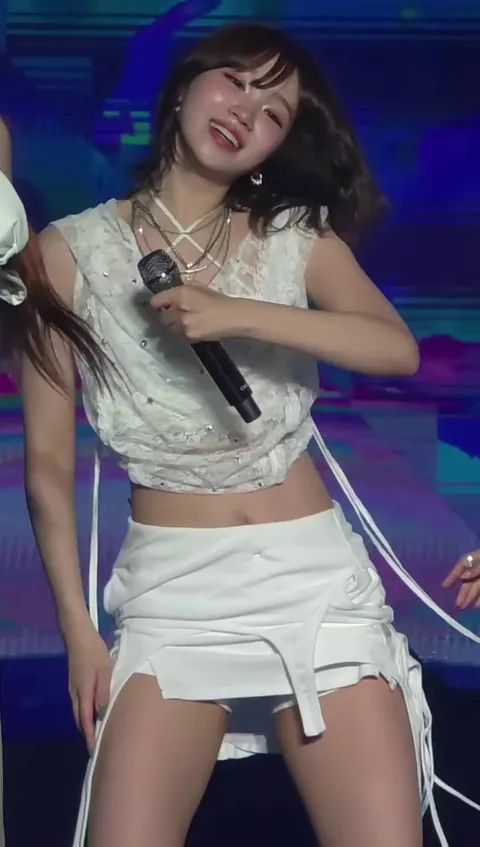 LE SSERAFIM - Chaewon