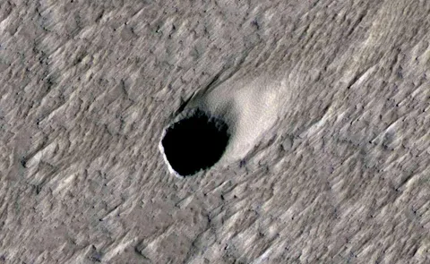 'Hole' on Mars discovered by NASA's reconnaissance orbiter
